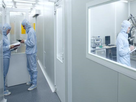 Pomieszczenia czyste ESD – Sterowanie statyczne urządzeń medycznych & Life Sciences PDF firmy Simco-Ion